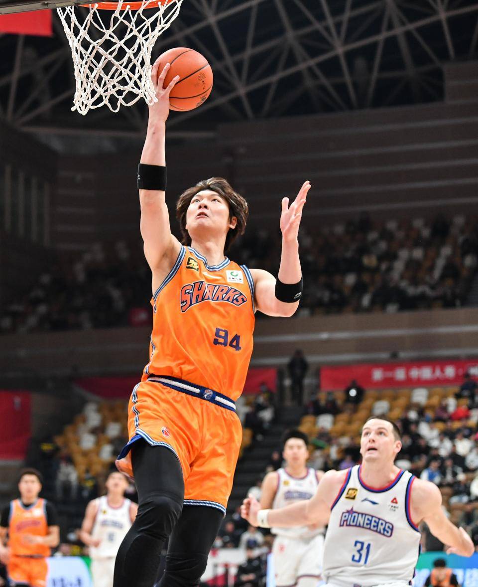 关于上海久事迎德国杯关键赛，清晨刷新队史纪录，引发热议，更衣室氛围转暖的信息