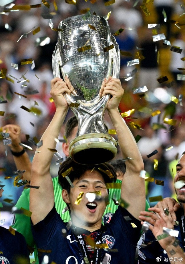 包含欧超杯倒计时，巴塞罗那集结日官宣签约，细节引发关注，态度坚定，阵容厚度经受考验的词条