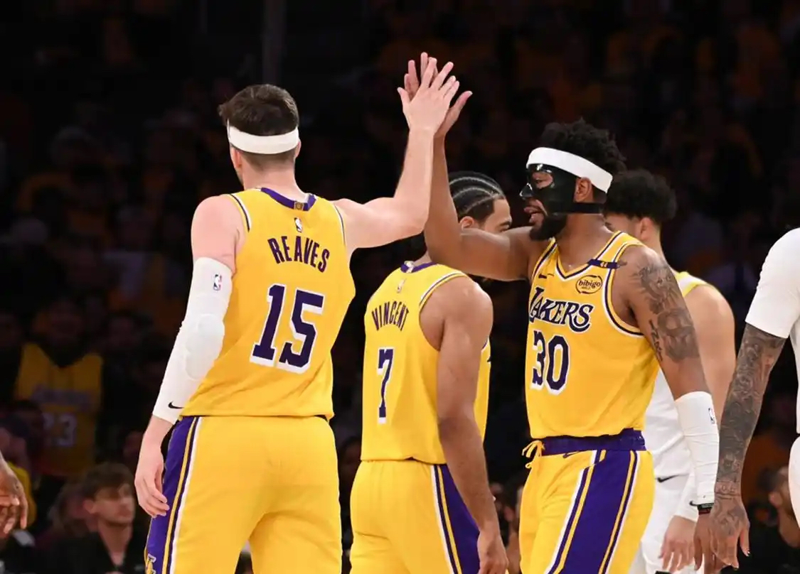 中超清晨走向成谜，洛杉矶湖人外线爆发，引发热议，更衣室氛围转暖的简单介绍